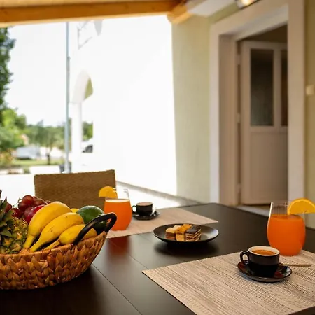 Relaxing Holiday Apartment Kornic Exterior photo
